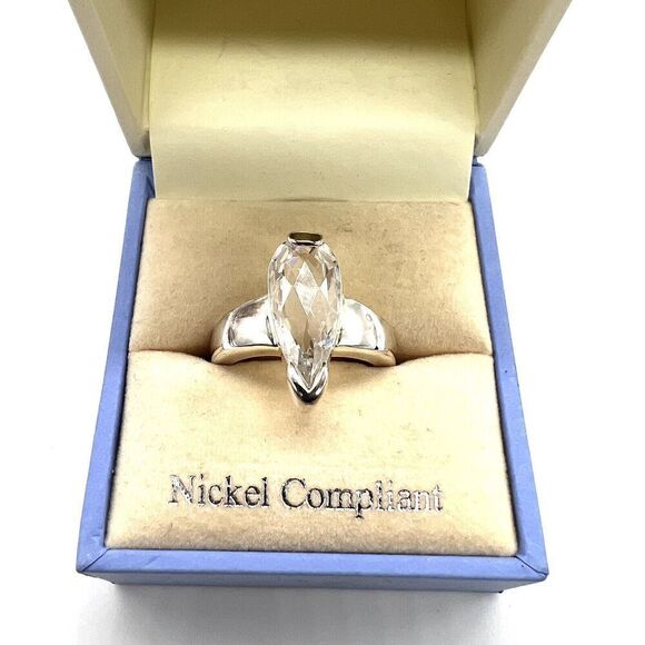 Newbridge Silverware Silver Plated Nickel Free Sparkly Cubic Zirconia Ring Sz 7 - Picture 1 of 8
